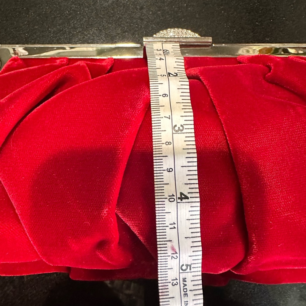 Judith Leiber Couture "Natalie" velvet clutch bag. - Picture 3 of 12